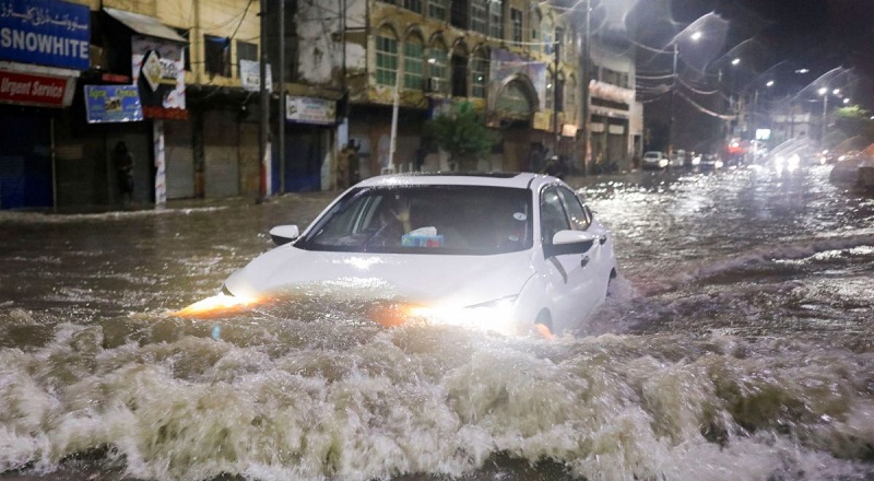 பாகிஸ்தானில் கனமழை மற்றும் வெள்ளம் - உயிரிழந்தோர் எண்ணிக்கை 127ஆக உயர்வு